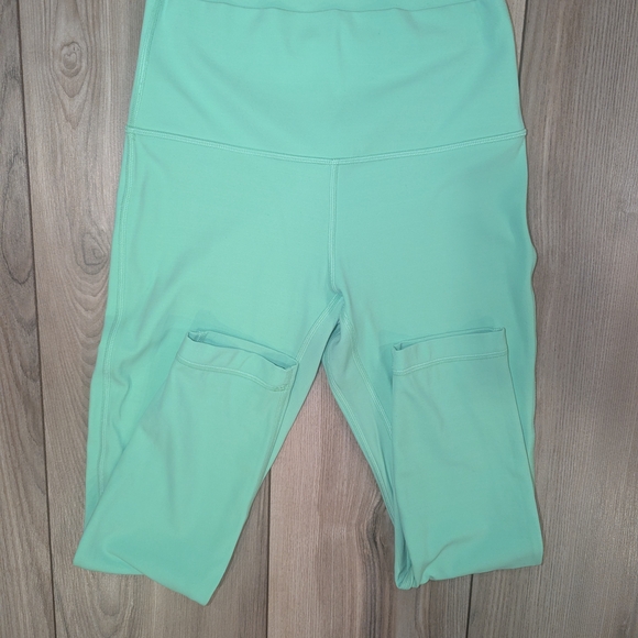 Lululemon Align High-Rise Cropped Leggings 🍋 - Picture 2 of 3